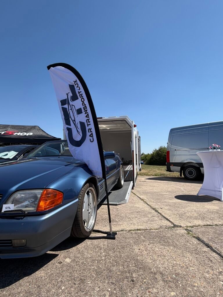 mercedes 500sl vue de devant dans la remoque