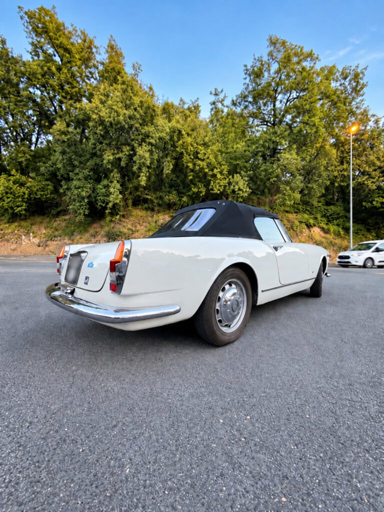 alfa romeo blanche vue de côté